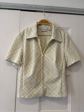 Aritzia’s Zip-Up Collard Plaid Shirt size XS